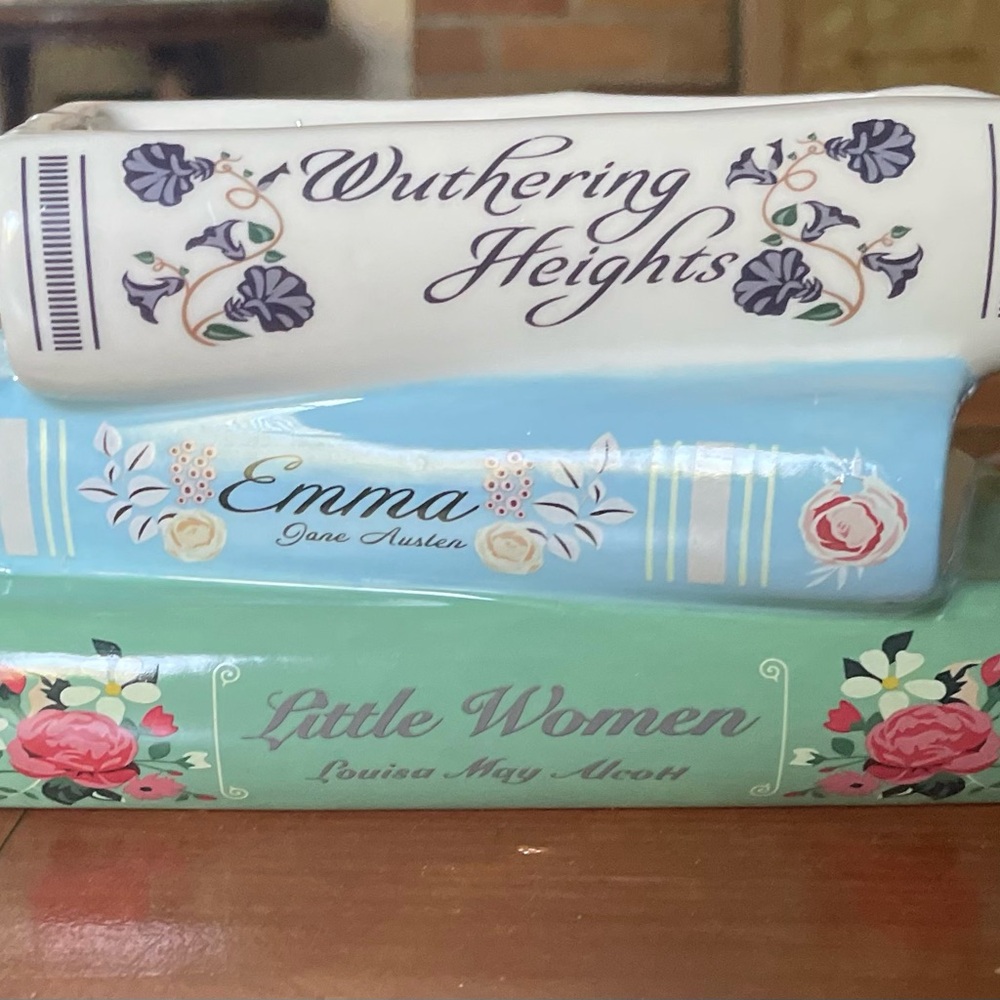 Mystery “Jewelry Jar” in ceramic classic book container
